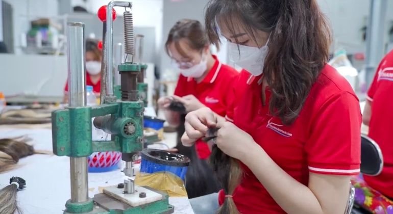 Thanh An Hair offers 24-inch human hair extensions perfect for dramatic styles