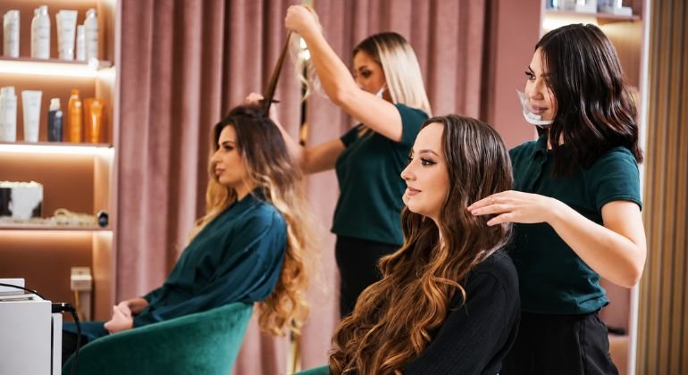 What Defines a Professional Hair Extension Beauty Salon