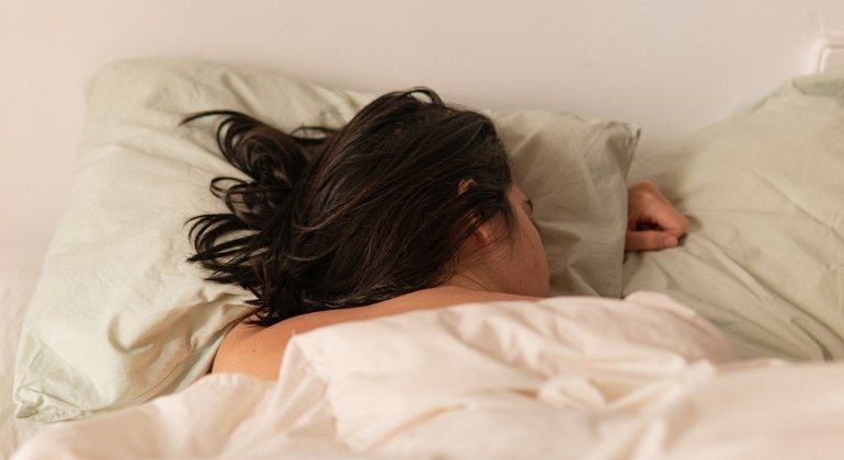 Stop straightening or sleeping on soaking-wet hair