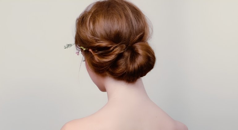 The low chignon