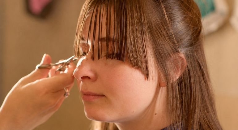 How to Keep Bangs from Getting Greasy The 60-Second Bang-Only Wash