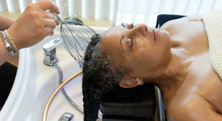Scalp safety depends on weight and tension