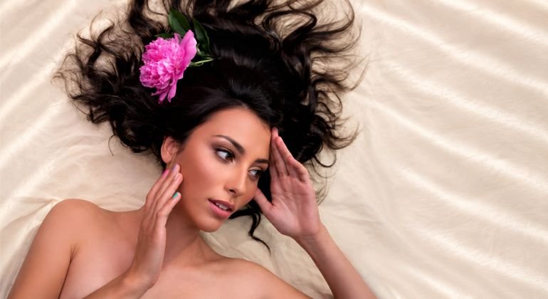 Sun protection for hair extensions and wigs follows a different rule